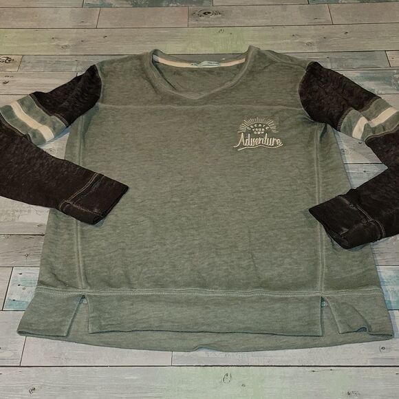 Maurices Long Sleeved Shirt/Top sz Medium - Picture 1 of 4